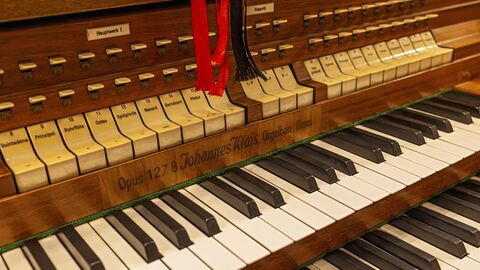 Orgel 1964 aus der Werkstatt Klais, Bonn. (Kath. Wallfahrtskirche St. Hildegard Eibingen, Stadt Rüdesheim, Rheingau-Taunus-Kreis)
