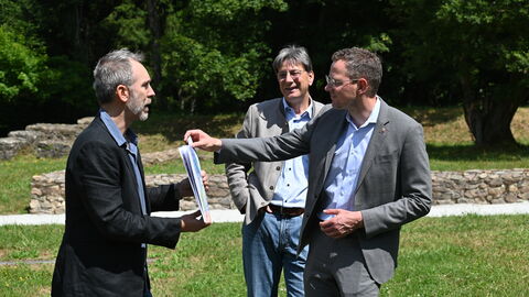 Limeskoordinator Dr. Kai Mückenberger mit Staatssekretär Degen