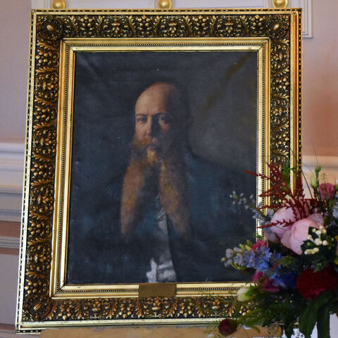 Der Namensgeber des Preises bei der Preisverleihung 2019 Foto eines Ölgemäldes von Eduard Anthes bei der Preisverleihung 2019